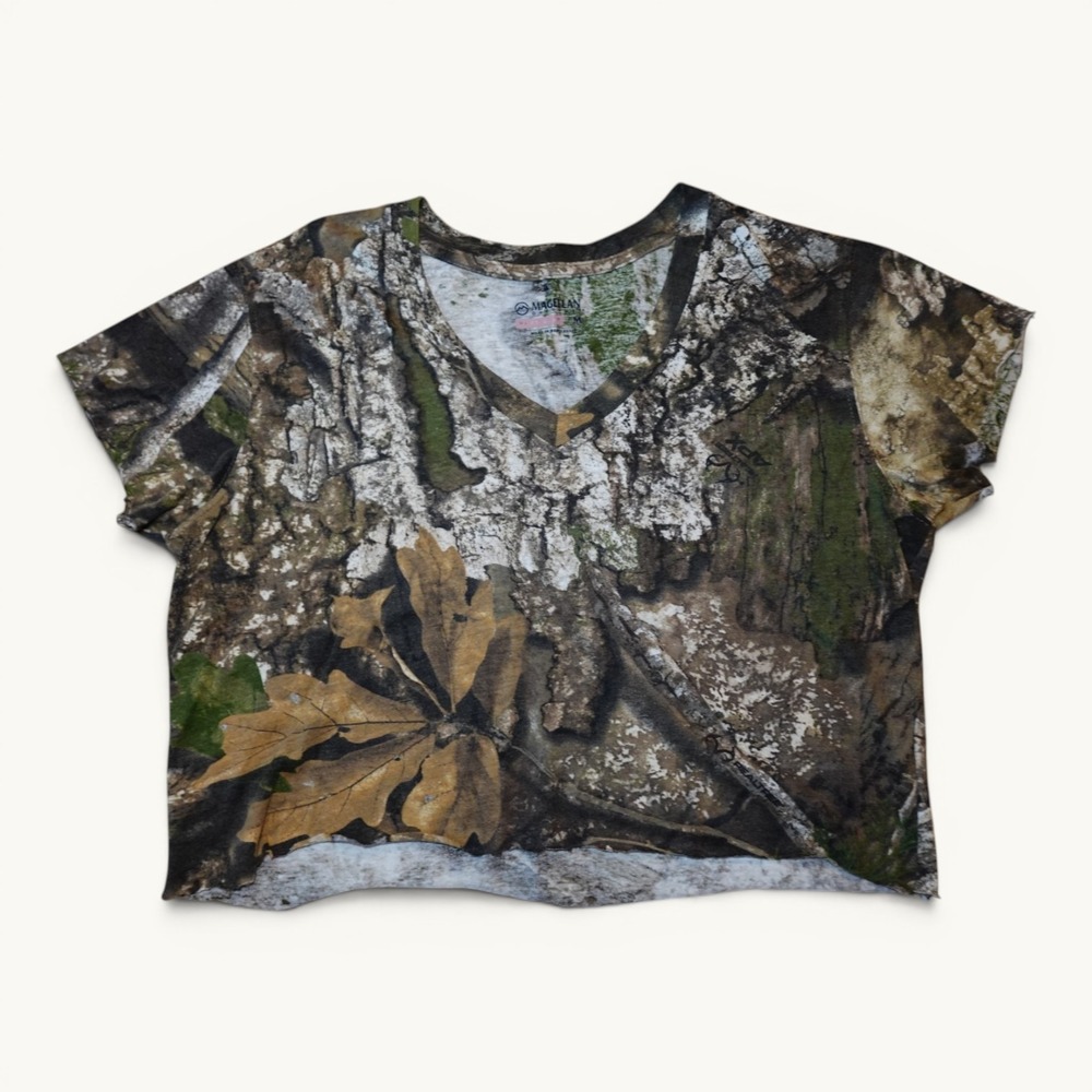 Magellan Outdoors Realtree Camo Hand Cropped Baby Tee Medium